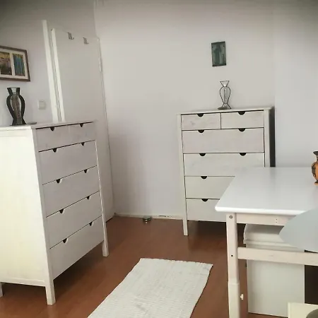 2 Schwabing Near Bmw World, Olympiapark Apartment *
